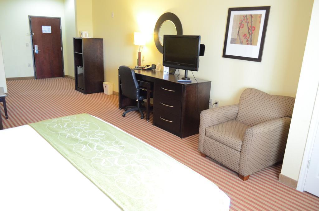 Days Inn & Suites By Wyndham Houston / West Energy Corridor Exterior foto