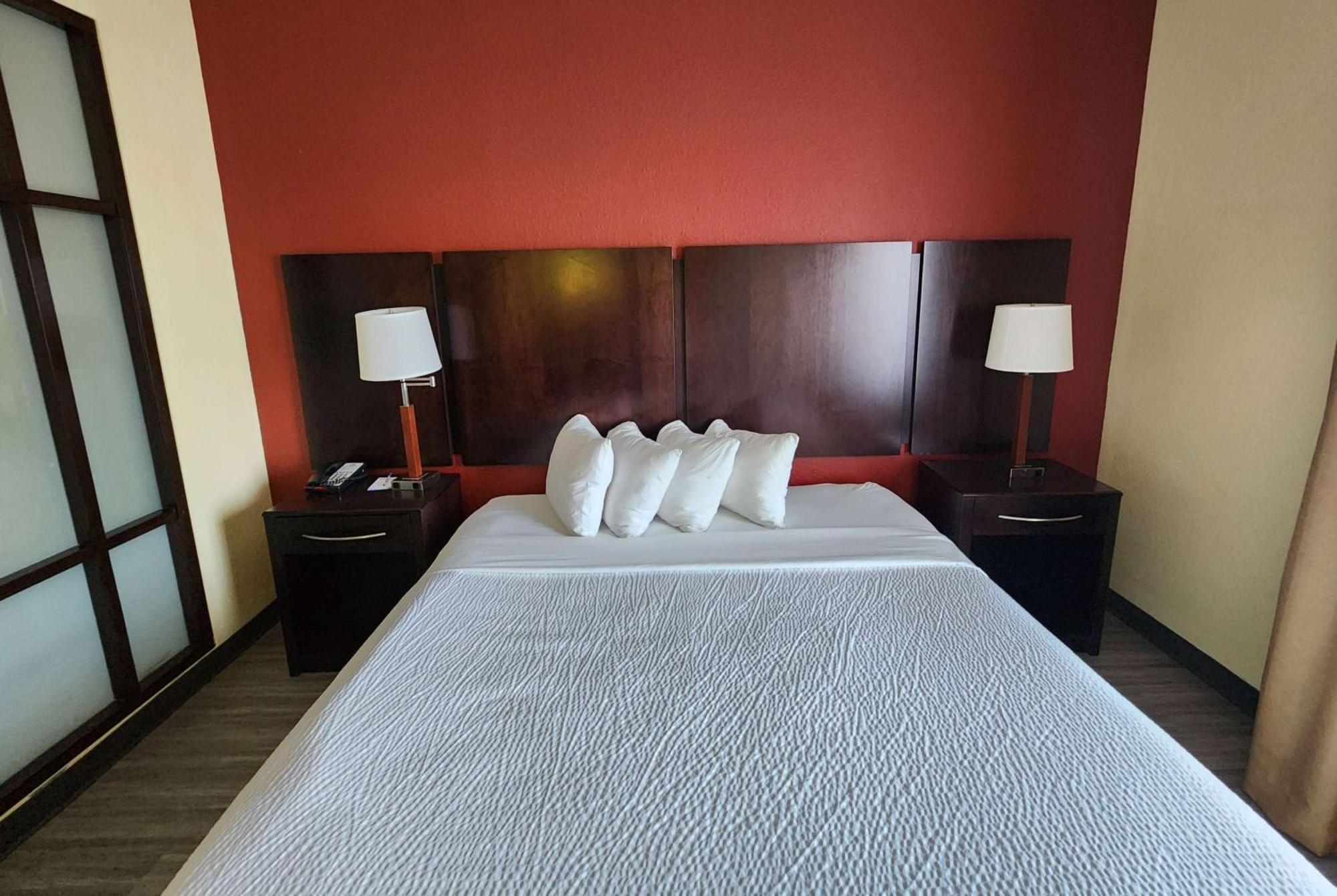 Days Inn & Suites By Wyndham Houston / West Energy Corridor Exterior foto