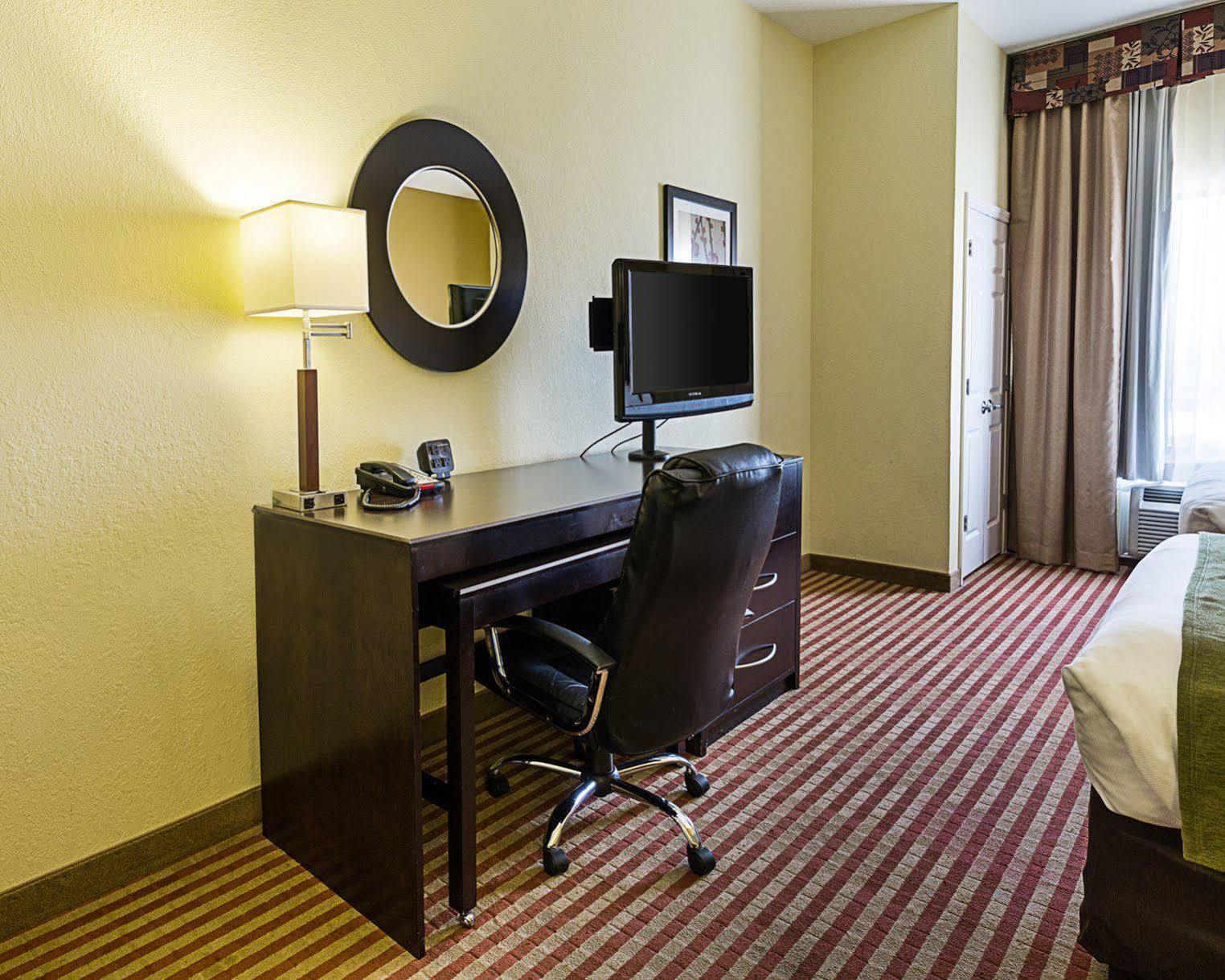 Days Inn & Suites By Wyndham Houston / West Energy Corridor Exterior foto